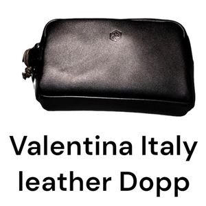 Italy Leather Dopp Bag black zipper Valentina nwt